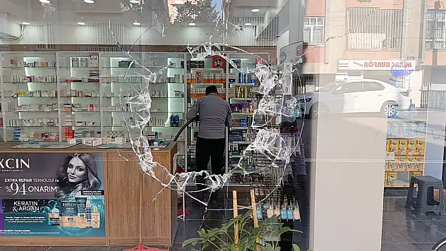 Gece yarısı kurşun yağdırdılar! İzleri sabah fark edildi