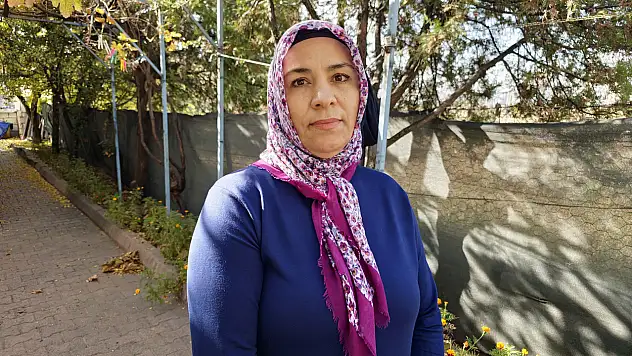 Geçirdiği ameliyat sonrası sesini kaybetti: 'Ses telimi kestiler' iddiası