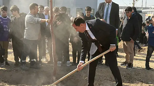 Geleceğin gölgesi bugün dikildi: Karatay'da minikler yeşile nefes verdi