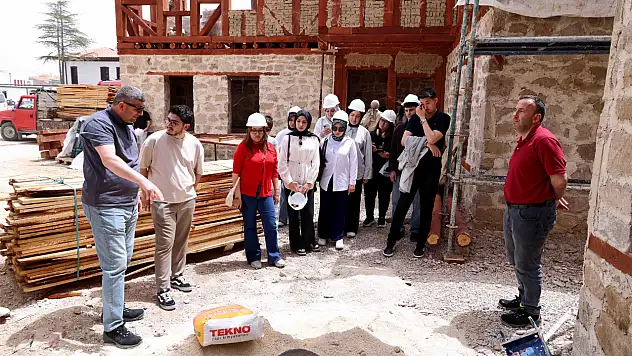 Geleceğin mimarları Konya'da Arasta'yı mercek altına aldı
