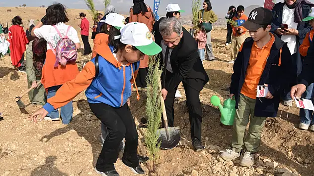 Geleceğin ormanları bugün Konya'da filizlendi