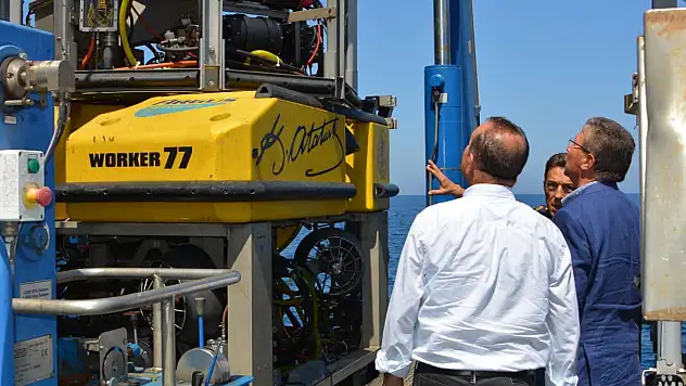 Girne açıklarında batan gemide arama kurtarma sürüyor
