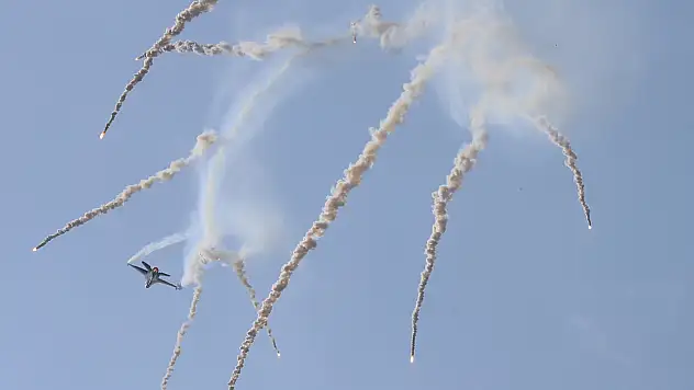 Gökyüzünde Cumhuriyet coşkusu: SOLOTÜRK Pamukkale'de şov yaptı