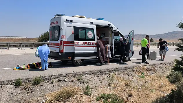 Hafif ticari araç tarlaya devrildi: 4 kişi yaralandı