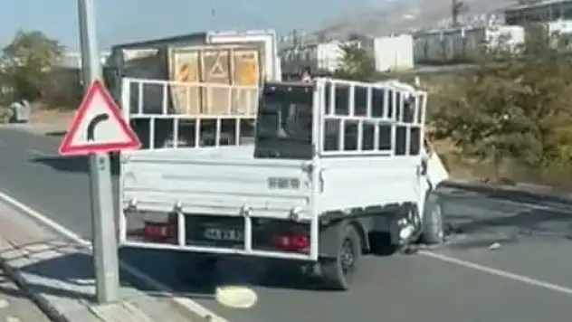 Hafriyat kamyonu ile kamyonet çarpıştı: 1 ölü