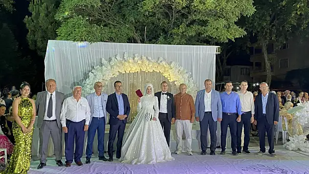 Hakim çiftlerin nikahını belediye başkanı kıydı!