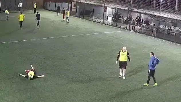 Halı sahada fenalaşan genç hayatını kaybetti