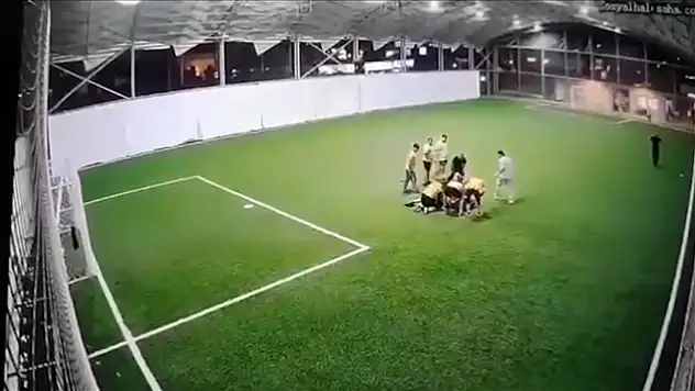 Halı sahada fenalaşan kişi hayatını kaybetti