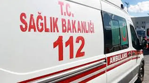 Hasta taşıyan ambulans devrildi
