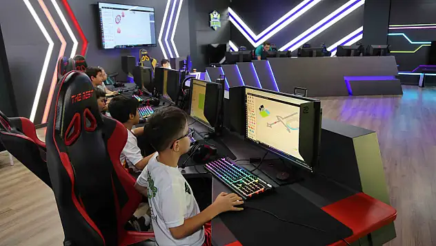 Havacılık, yazılım, e-spor ve sanat! Konya'da çocuklar için MEGA heyecanı