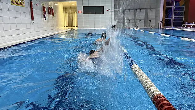 Havuza girmeden önce 2 kere düşünün: Enfeksiyon tehlikesi olabilir!