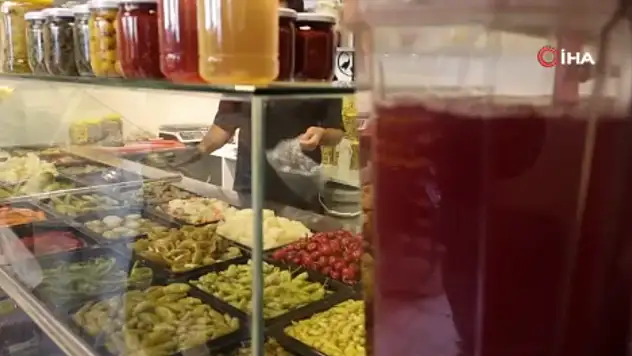 Hem şifalı hem serinletici: Turşu suyuna yaz talebi