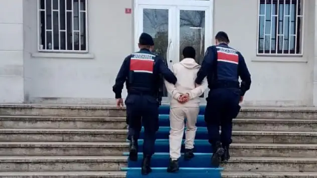 Her yerde aranan şahıs yakayı ele verdi!