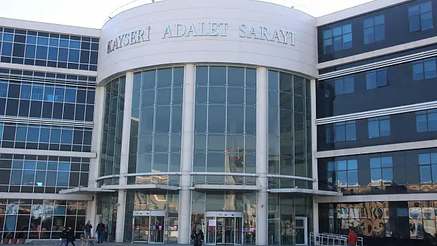 'Hesap benim ama parayı ben çekmedim' dedi, cezadan kurtulamadı
