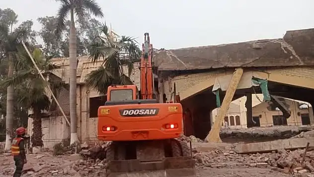 Hindistan, Pakistan'a füzelerle saldırdı: Çok sayıda ölü ve yaralı var!