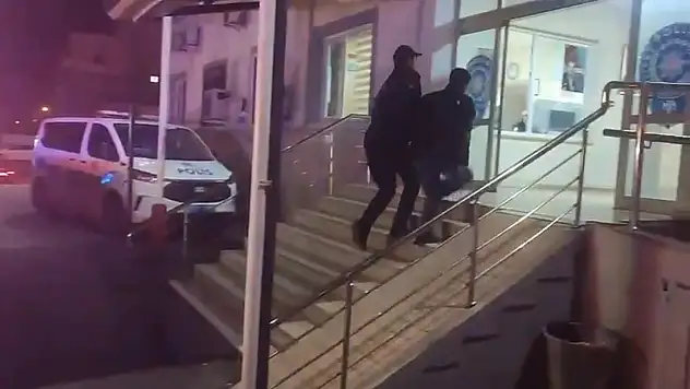 Hırsızlık suçundan aranıyordu, çaldığı motosikletle gezerken yakalandı