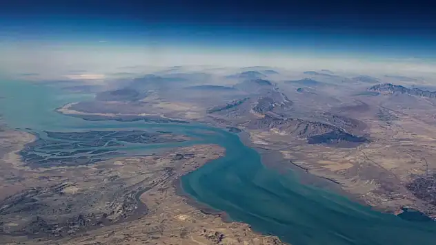 Hürmüz Boğazı 1,5 ay sonra ticari trafiğe açıldı!