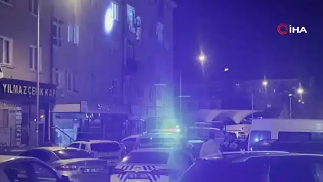 Husumetli aileler birbirine girdi: Camlar patladı, 1 yaralı!