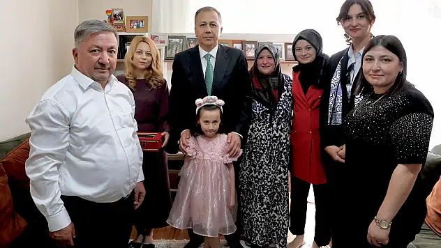 İçişleri Bakanı Ali Yerlikaya, Konya'da Şehit Ailesini Ziyaret Etti