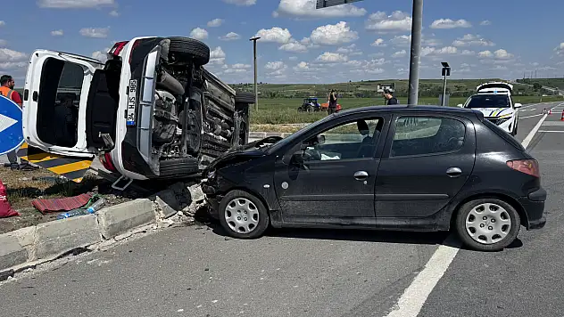İki otomobil çarpıştı: 5 kişi yaralandı