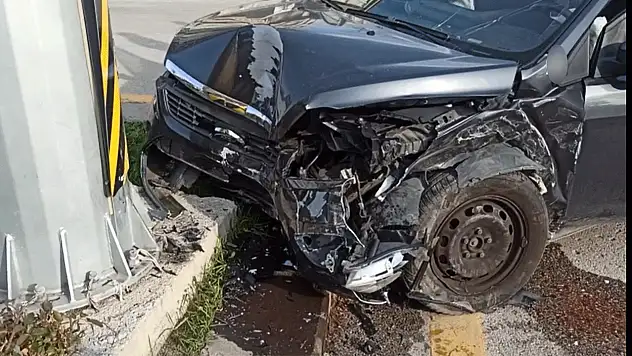 İki otomobil çarpıştı: 6 yaralı