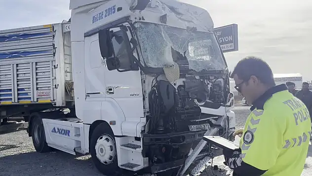 İki TIR çarpıştı: 1 yaralı