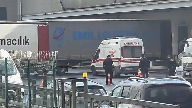 İki TIR'ın arasında sıkıştı! 61 yaşındaki şoförden acı haber