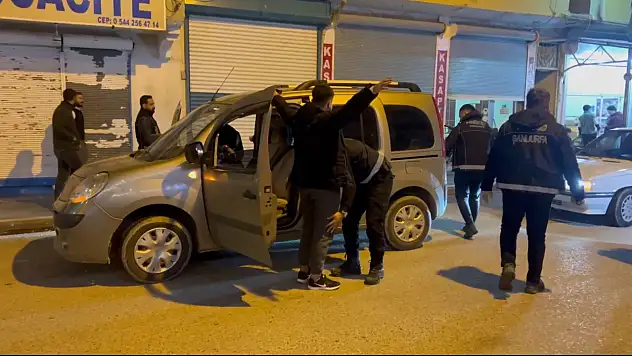 İlçede geniş çaplı tarama: Hem silah yakalandı hem ceza kesildi