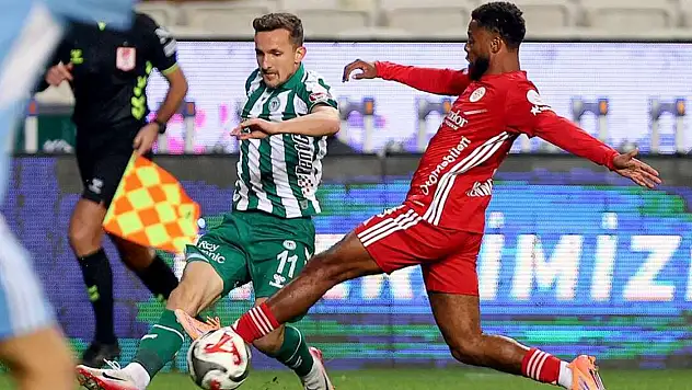İlk yarıda fişi çekebilirdi! Konyaspor'un kaçırdıkları maç sonu itiraf ettirdi