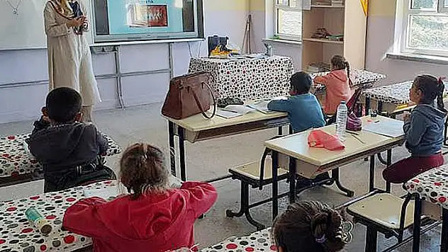 İlkokul Öğrencilerine Ağız Ve Diş Sağlığı Eğitimi