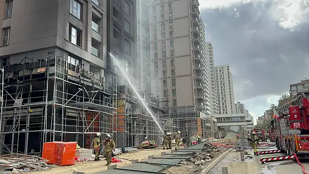 İnşaat halindeki 12 katlı binada yangın çıktı