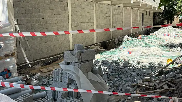 İnşaattan düşen iki işçi hayatını kaybetti