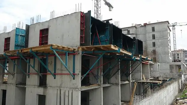 İnşat işçisi ölümle burun buruna geldi!