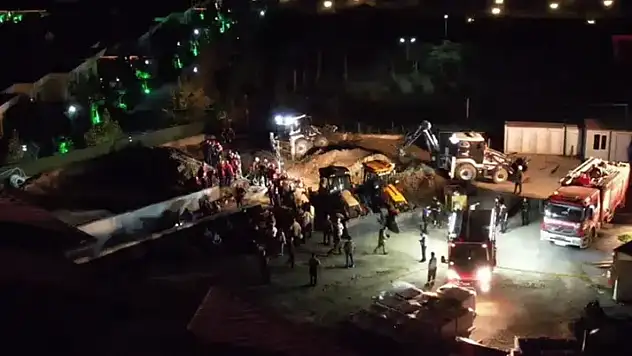İşçiler faciayı yaşadı: Toprak kayması can aldı!