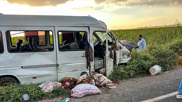İşçileri taşıyan araç kanala devrildi: Çok sayıda yaralı var!