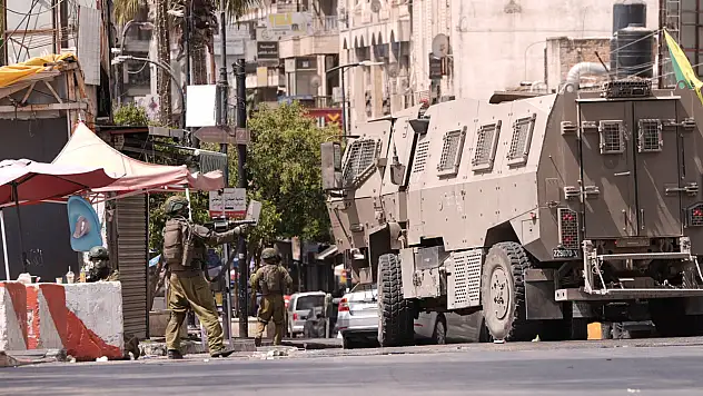 İsrail askerleri, Ramallah kentine baskın düzenledi