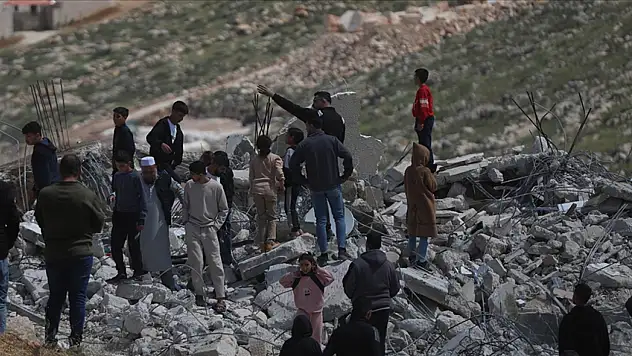 İsrail ordusu, Batı Şeria'da Filistinli ait 8 yapıyı yıktı