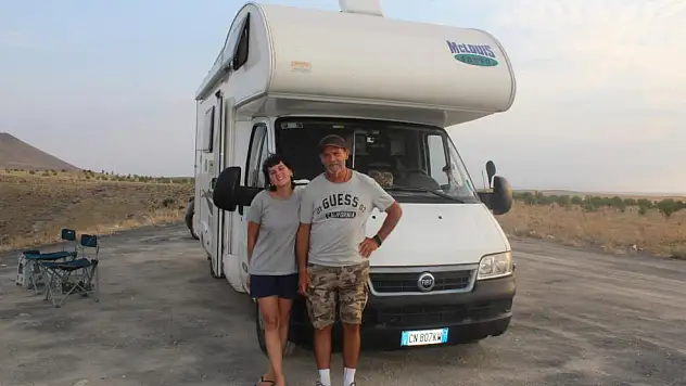 İtalyan Foschini ailesi, Meke Gölü'nde kamp yaptı