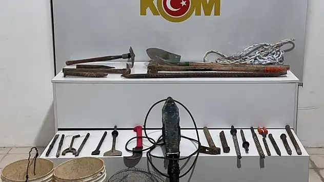 İzinsiz kazı yapan 3 kişi suçüstü yakalandı