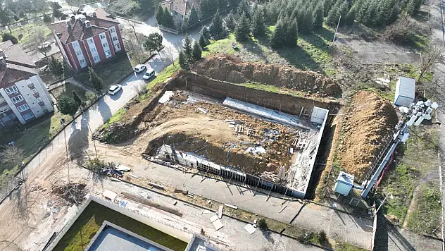 İzmit Ayazma Mahallesi futbol sahası devam ediyor