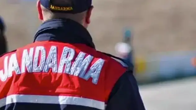 Jandarmaya çarpan sürücü kovalamaca sonrası yakalandı