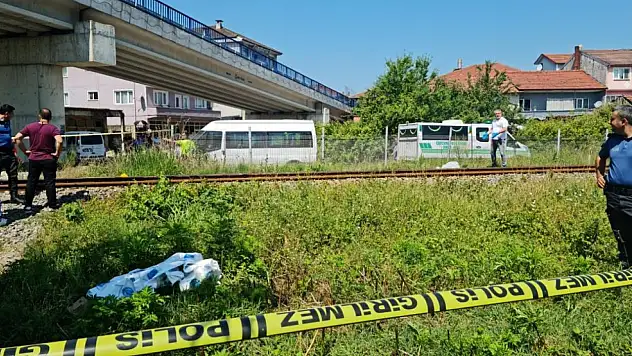 Kadına yük treni çarptı. Olay yerinde hayatını kaybetti