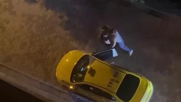 Kadını zorla araca bindirmek istedi: Sert tepki aldı!