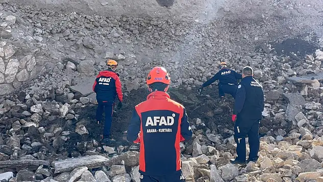 Kalenin istinat duvarı çöktü