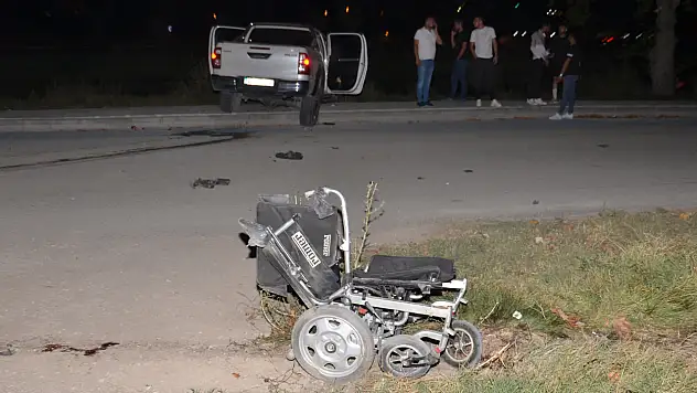 Kamyonetin çarptığı 3 tekerlekli sandalye sürücüsünden 1' i hayatını kaybetti