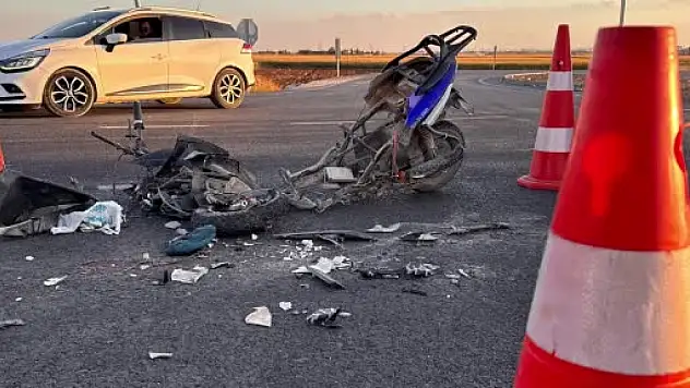 Kamyonun altında kalan elektrikli bisikletin sürücüsü hayatını kaybetti