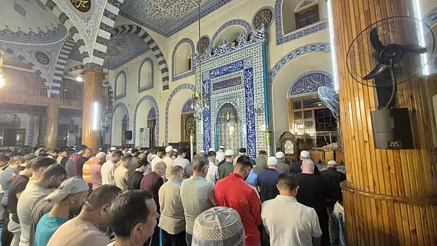 Kapu Camii'nde sabah namazında şehitler için dualar yükseldi