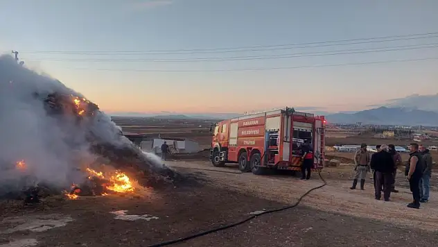 Karaman'da 3 bin 500 balya saman küle döndü