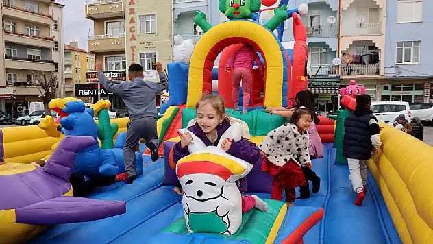 Karaman'da bayram coşkusu: Çocuklar Aktekke Meydanı'nda eğlendi