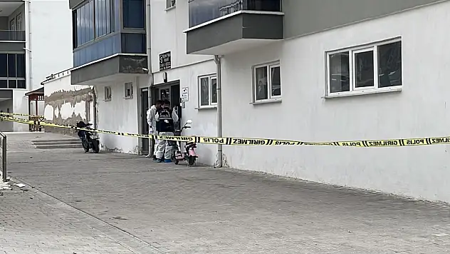 Karaman'da dehşete düşüren ölüm! Eve giren ekipler notu görünce apartmanı tahliye etti